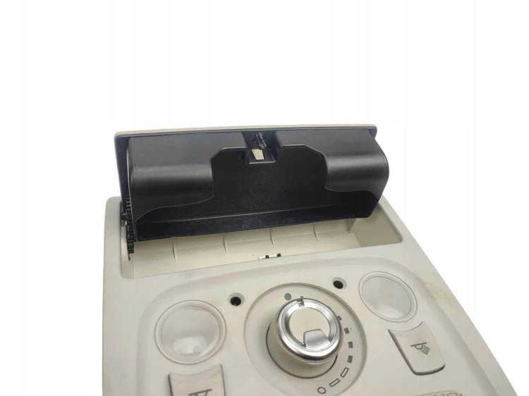 LAMPKA PODSUFITKI AUDI A4 B8 (2007-2011) 2.0 TFSI 180KM 8T0947135E