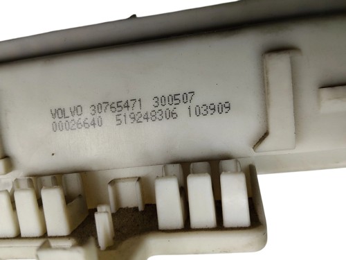 SKRZYNKA BEZPIECZNIKÓW BSI VOLVO V50 LIFT (2007-2012) 1.6 D 109KM 30765471