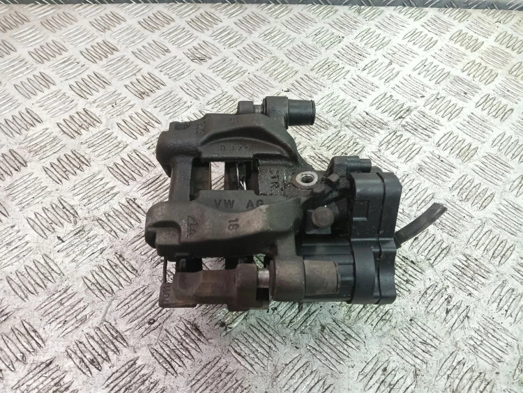 ZACISK HAMULCOWY LEWY TYŁ AUDI Q3 II F3 83A (2018-) 1.5 TFSI 150KM