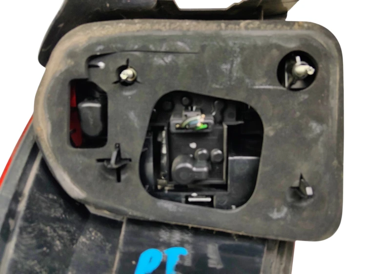LAMPA PRAWY TYŁ RENAULT LAGUNA III (2007-2010) 2.0 DCI 131KM