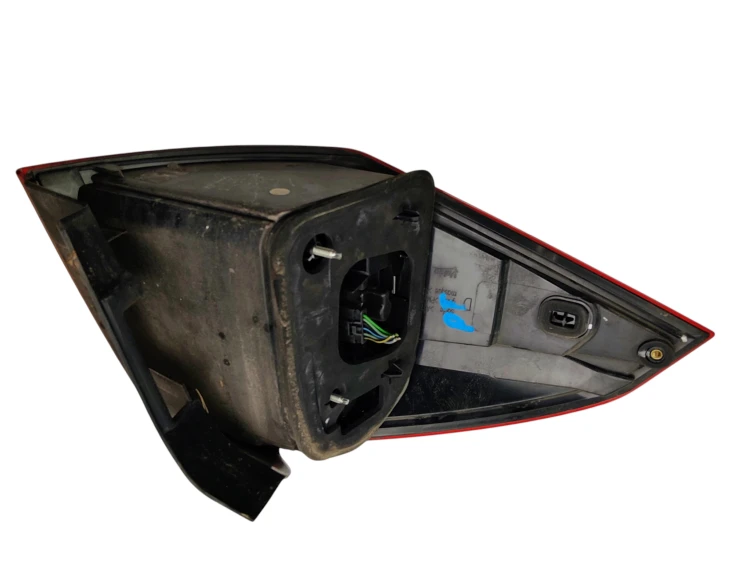 LAMPA PRAWY TYŁ RENAULT LAGUNA III (2007-2010) 2.0 DCI 131KM