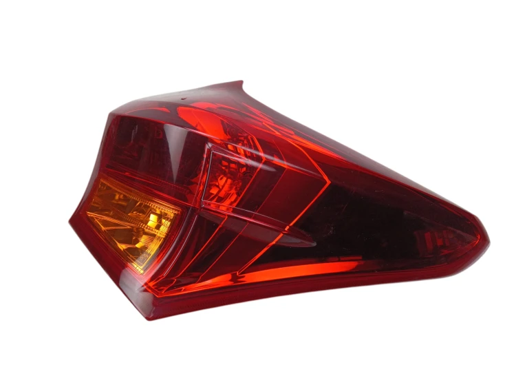 LAMPA PRAWY TYŁ TOYOTA AURIS II E18 (2012-2015) 1.4 D4D 90KM