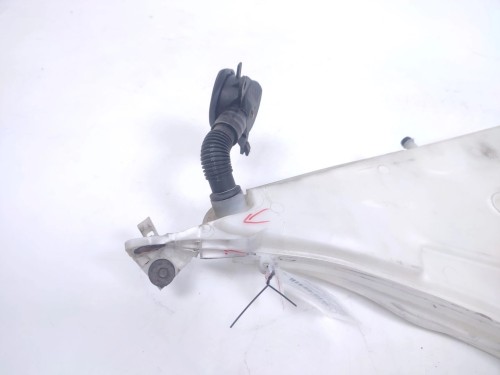 ZBIORNICZEK SPRYSKIWACZY BMW F21 (2011-2015) 1.6 T 136KM 235576