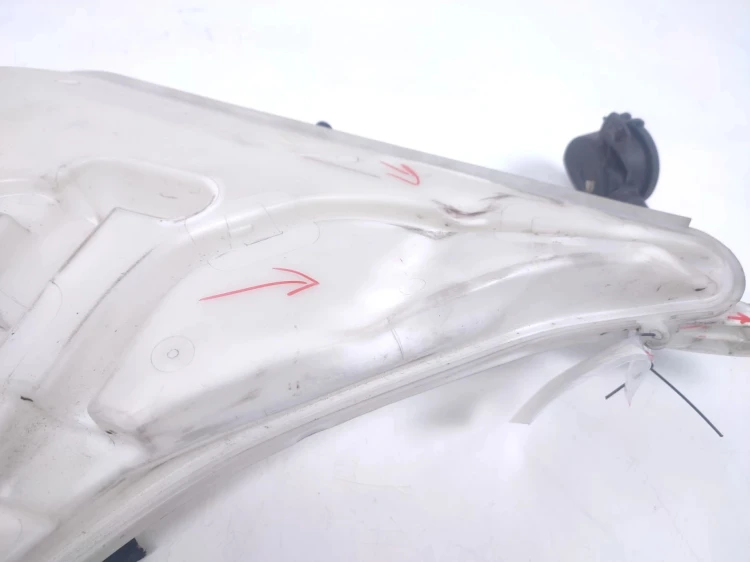 ZBIORNICZEK SPRYSKIWACZY BMW F21 (2011-2015) 1.6 T 136KM 235576