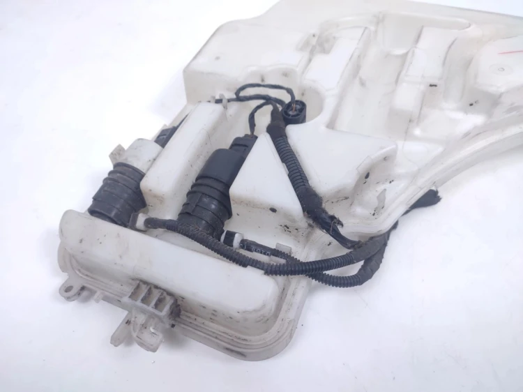 ZBIORNICZEK SPRYSKIWACZY BMW F21 (2011-2015) 1.6 T 136KM 235576