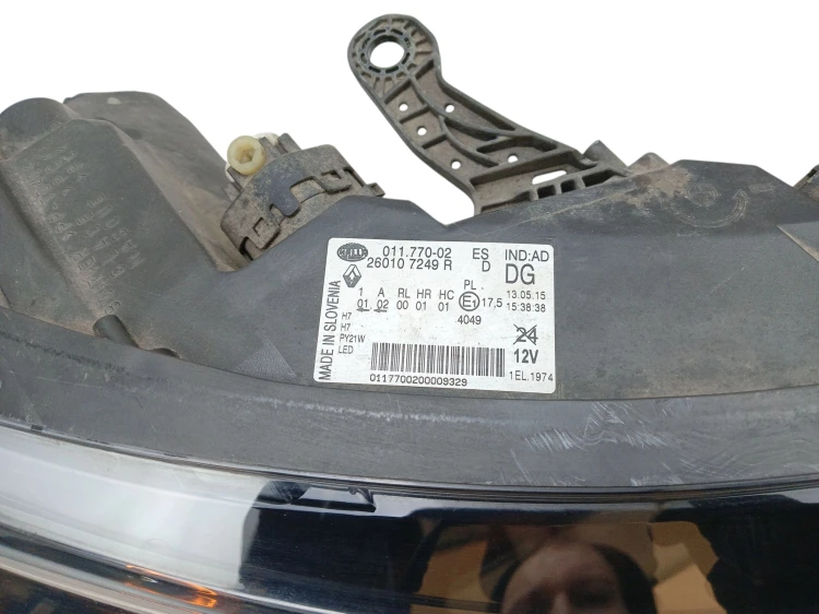 LAMPA PRAWY PRZÓD RENAULT KADJAR 260107249R
