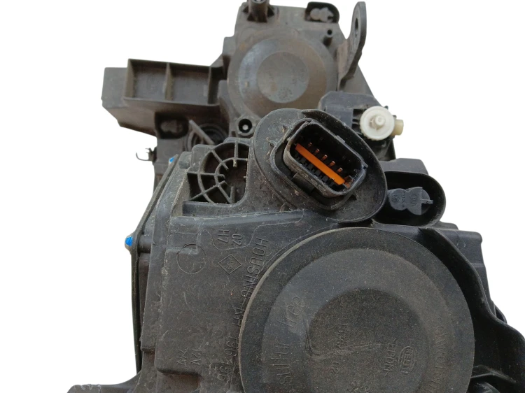 LAMPA PRAWY PRZÓD RENAULT KADJAR 260107249R