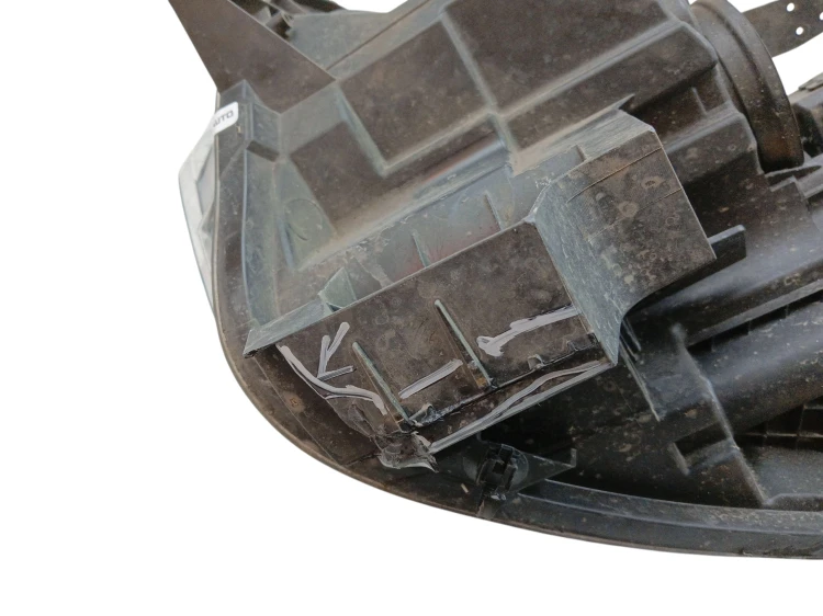 LAMPA PRAWY PRZÓD RENAULT KADJAR 260107249R
