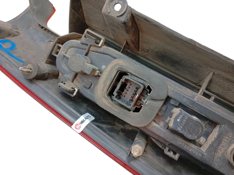 LAMPA PRAWY TYŁ RENAULT KANGOO II (2007-2013) 1.5 DCI 90KM KOMPLET Z GÓRĄ
