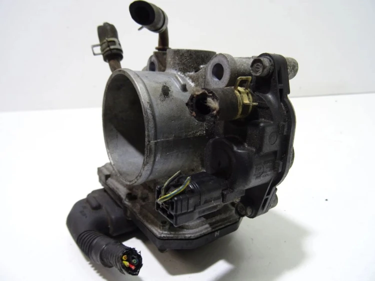 PRZEPUSTNICA HONDA CIVIC VIII (2006-2011) 136200-7000