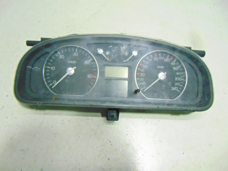 LICZNIK RENAULT LAGUNA II (2001-2005) 1.9 DCI 820013775