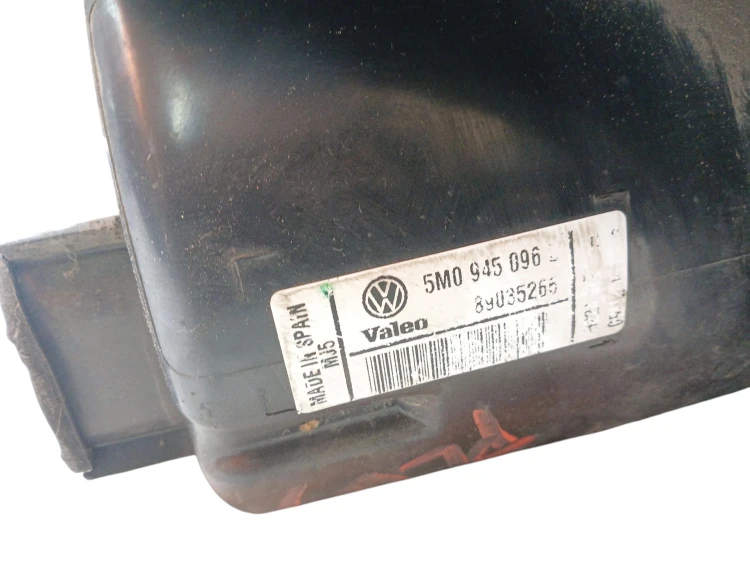LAMPA PRAWY TYŁ VOLKSWAGEN GOLF V PLUS (2005-2008) 1.9 TDI 105KM 5M0945096L