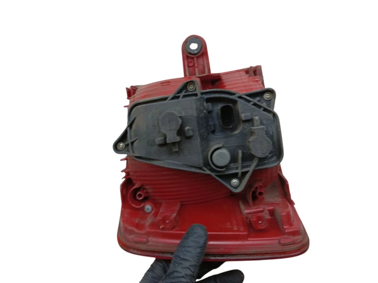 LAMPA PRAWY TYŁ VOLKSWAGEN TOURAN I 1T LIFT (2010-2015) 1.6 TDI 105KM