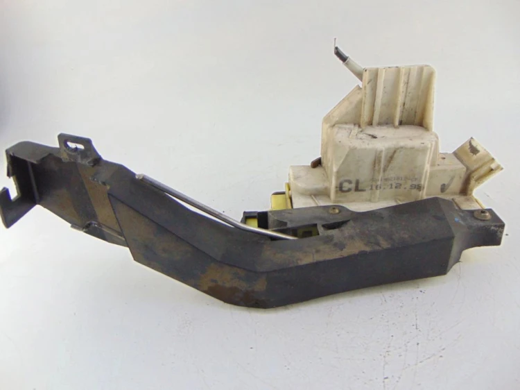 ZAMEK DRZWI PRAWY PRZÓD FORD FOCUS MK1 1.6 16V