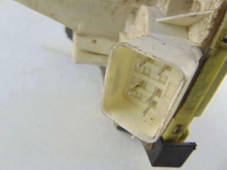 ZAMEK DRZWI PRAWY PRZÓD FORD FOCUS MK1 1.6 16V