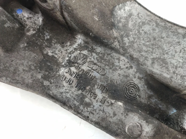 ŁAPA ALTERNATORA VOLKSWAGEN GOLF IV (1997-2006) 1.4 16V 75KM 030146169