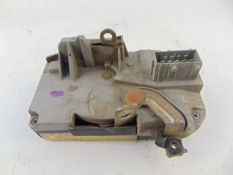 ZAMEK DRZWI LEWY PRZÓD PEUGEOT 206 (1998-2002) 1.4 8V