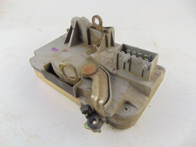 ZAMEK DRZWI LEWY PRZÓD PEUGEOT 206 (1998-2002) 1.4 8V