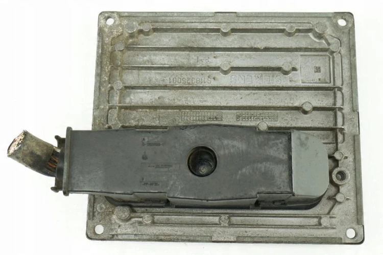 KOMPUTER STEROWNIK SILNIKA FORD FIESTA MK6 6S61-12A650-PC