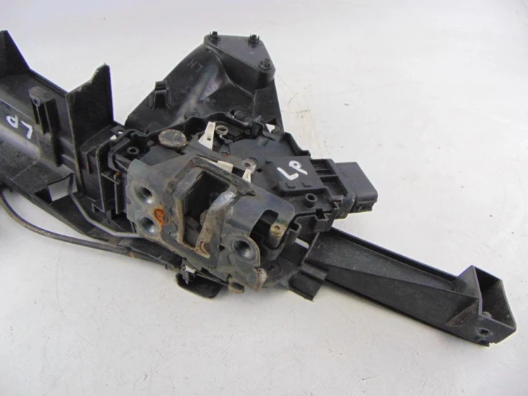 ZAMEK DRZWI LEWY PRZÓD FORD FOCUS MK2 (2004-2011) 2.0 TDCI