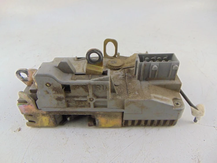ZAMEK DRZWI PRAWY PRZÓD PEUGEOT 206 (1998-2002) 1.4 8V