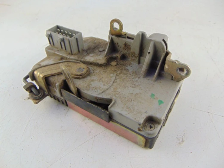 ZAMEK DRZWI PRAWY PRZÓD PEUGEOT 206 (1998-2002) 1.4 8V
