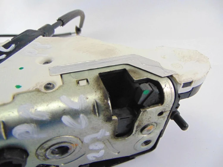 ZAMEK DRZWI PRAWY PRZÓD PEUGEOT 207 (2006-2009)
