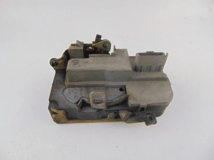 ZAMEK DRZWI LEWY PRZÓD PEUGEOT 206 (1998-2002) 1.4 8V