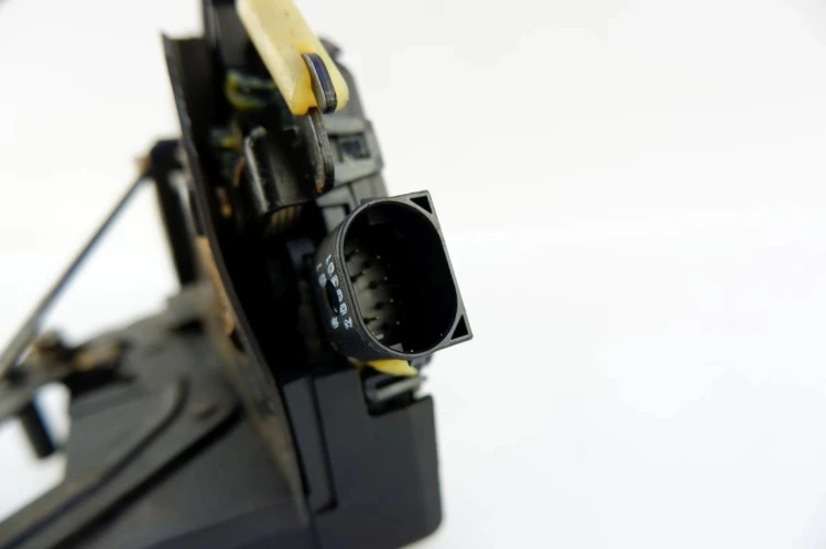 ZAMEK DRZWI PRAWY PRZÓD BMW E46