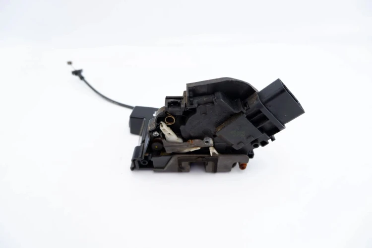 ZAMEK DRZWI LEWY PRZÓD FORD FOCUS MK2 (2004-2011) 1.8 16V