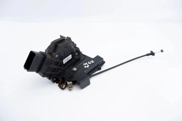 ZAMEK DRZWI LEWY PRZÓD FORD FOCUS MK2 (2004-2011) 1.8 16V