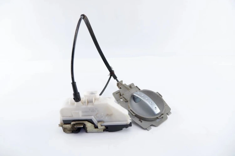 ZAMEK DRZWI PRAWY PRZÓD CITROEN C3 I (2002-2005) 1.4 8V