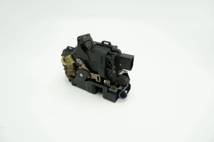 ZAMEK DRZWI LEWY PRZÓD SEAT LEON I (1999-2005) 1.8 16V 3B1837015Q