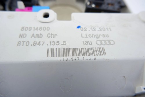 LAMPKA PODSUFITKI SCHOWEK AUDI Q5 (2008-2016) 8K0951177