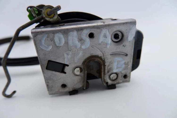 ZAMEK DRZWI PRAWY PRZÓD OPEL CORSA C 1.0 12V 24434883