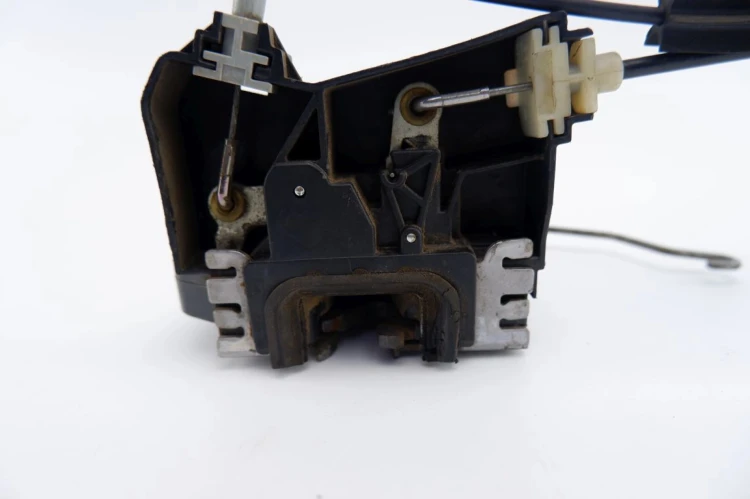 ZAMEK DRZWI PRAWY PRZÓD OPEL CORSA C 1.0 12V 24434883