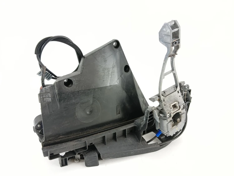 ZAMEK DRZWI LEWY PRZÓD VOLVO C30 (2006-2010) 1.6 16V 100KM