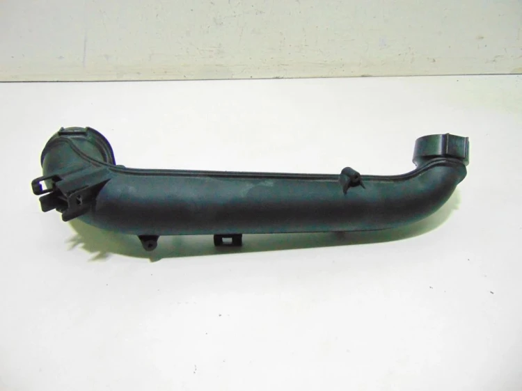 PRZEWÓD INTERCOOLERA VOLKSWAGEN GOLF VII 04E145673 P
