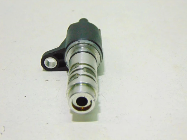 ZAWÓR ZMIENNYCH FAZ ROZRZĄDU VOLKSWAGEN PASSAT B8 04E906455AC