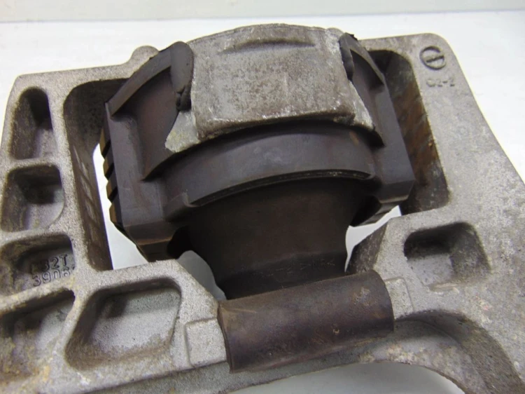 PODUSZKA SILNIKA MAZDA 3 I LIFT (2006-2009) 1.6 D