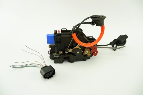 ZAMEK DRZWI PRAWY PRZÓD AUDI A8 D3 LIFT (2005-2008) 4.2 V8 4E2837016