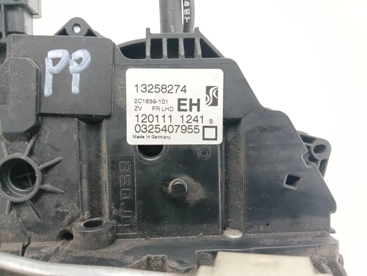 ZAMEK DRZWI PRAWY PRZÓD OPEL MERIVA B (2010-2013) 1.4 T 120KM 13258274