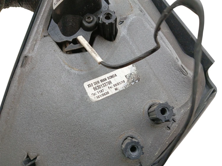 LUSTERKO PRAWE DACIA SANDERO II LIFT (2016-2020) 1.0 SCE 73KM 963013379R