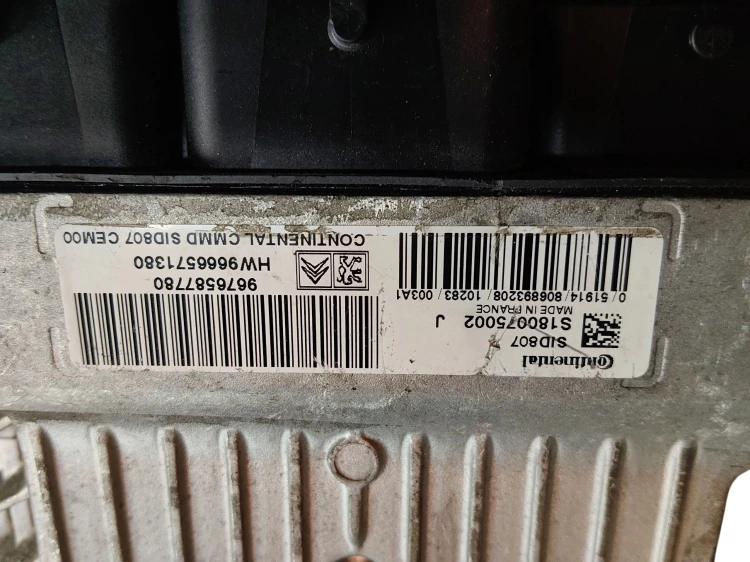 KOMPUTER STEROWNIK SILNIKA PEUGEOT 3008 1.6 E-HDI 9666571380 9676587780