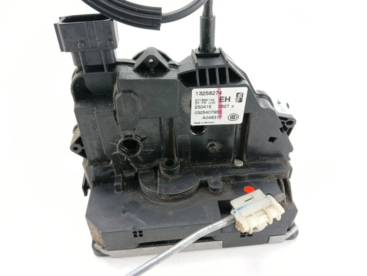 ZAMEK DRZWI PRAWY PRZÓD OPEL MERIVA B LIFT (2013-2017) 1.4 T 120KM 13258274