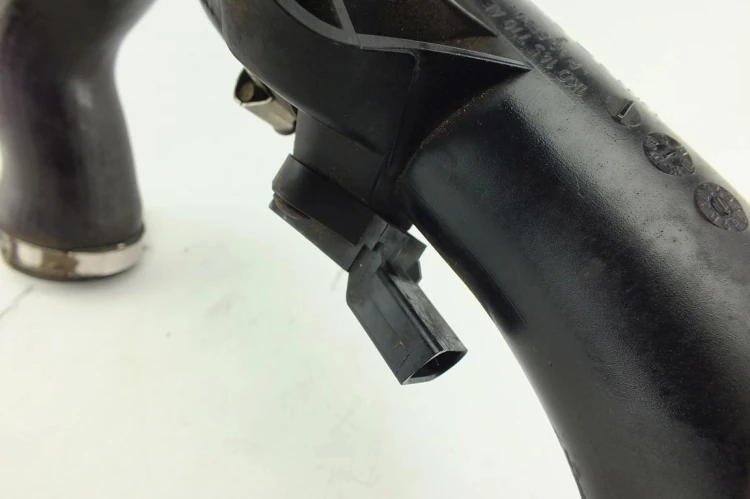 PRZEWÓD INTERCOOLERA VOLKSWAGEN PASSAT B7 1.6 TDI 1K0145770