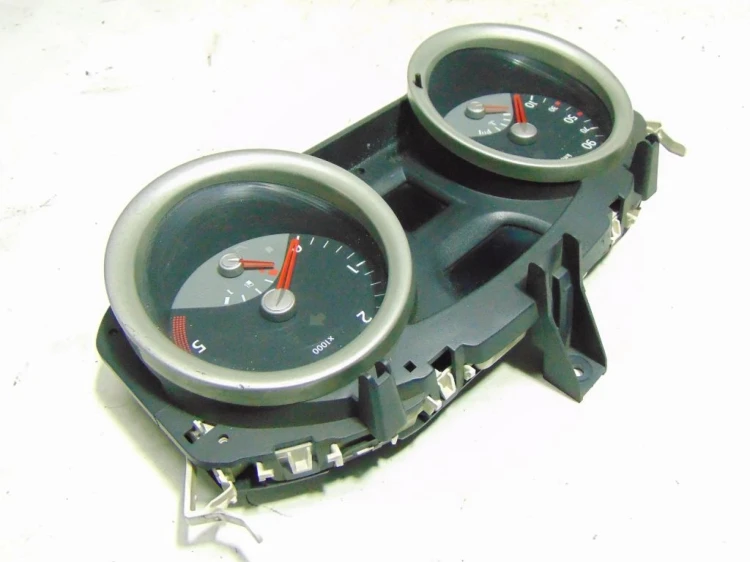 LICZNIK RENAULT MEGANE II (2002-2005) 1.9 DCI 8200399700A