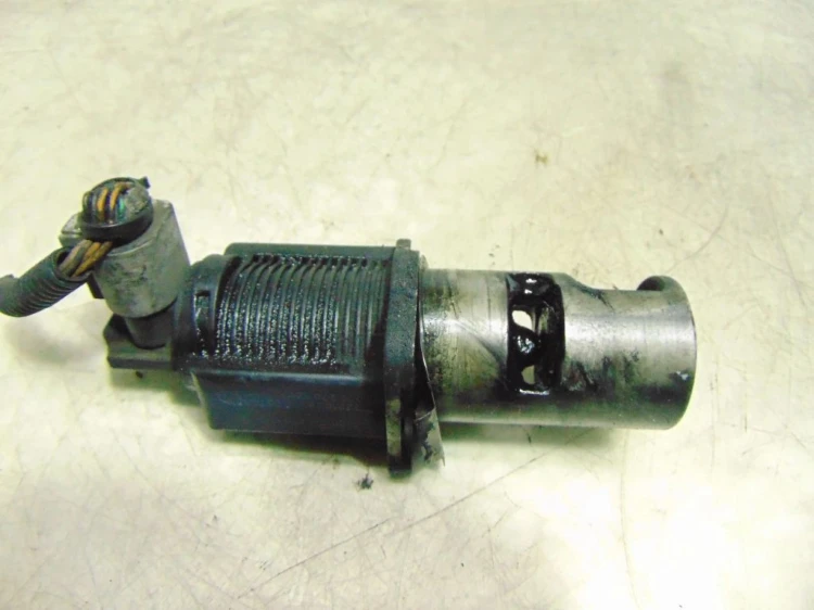 ZAWÓR EGR RENAULT LAGUNA II LIFT (2005-2007) 2.2 DCI 8200270539B