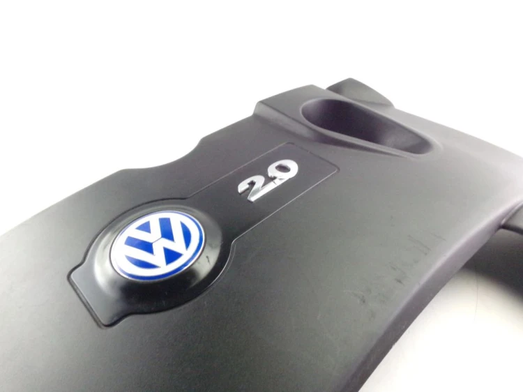 OSŁONA POKRYWA SILNIKA VOLKSWAGEN GOLF IV 2.0 8V 06A103925BN