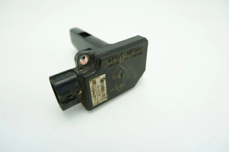 PRZEPŁYWOMIERZ MITSUBISHI OUTLANDER I (2003-2006) 2.4 MIVEC MR985187